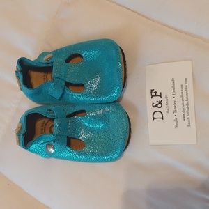 Duchess and Fox toddler Frozen Elsa Blue sparkle Tstrap moccasins size 6 NWOT